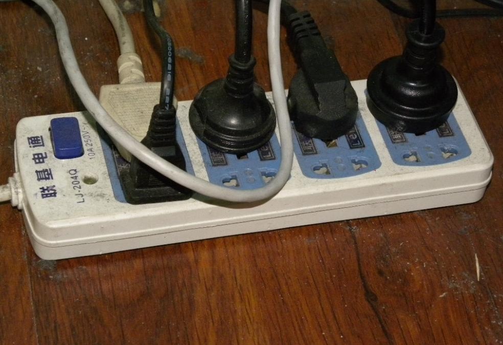 【珠江電纜】家里的插座進水了，怎么處理？